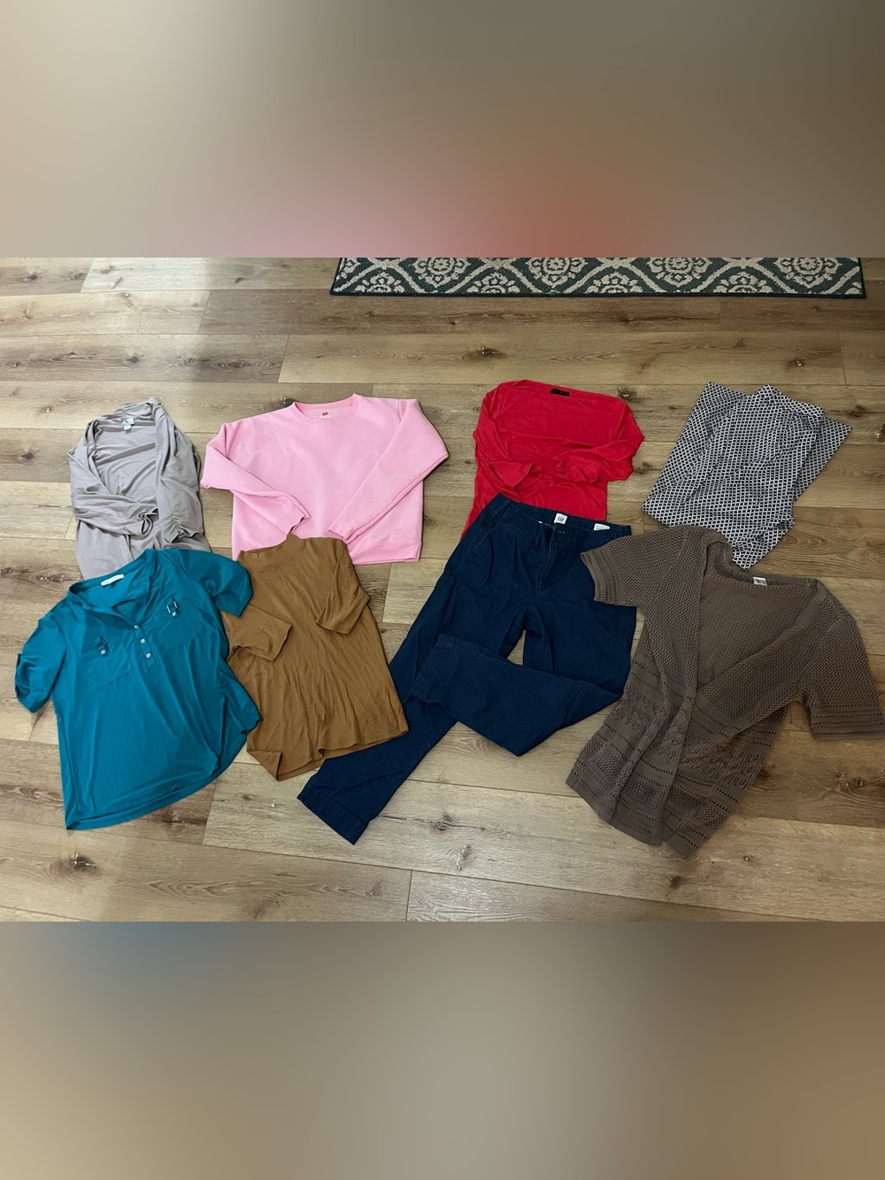 Women’s 8 piece lot -  Gap & more